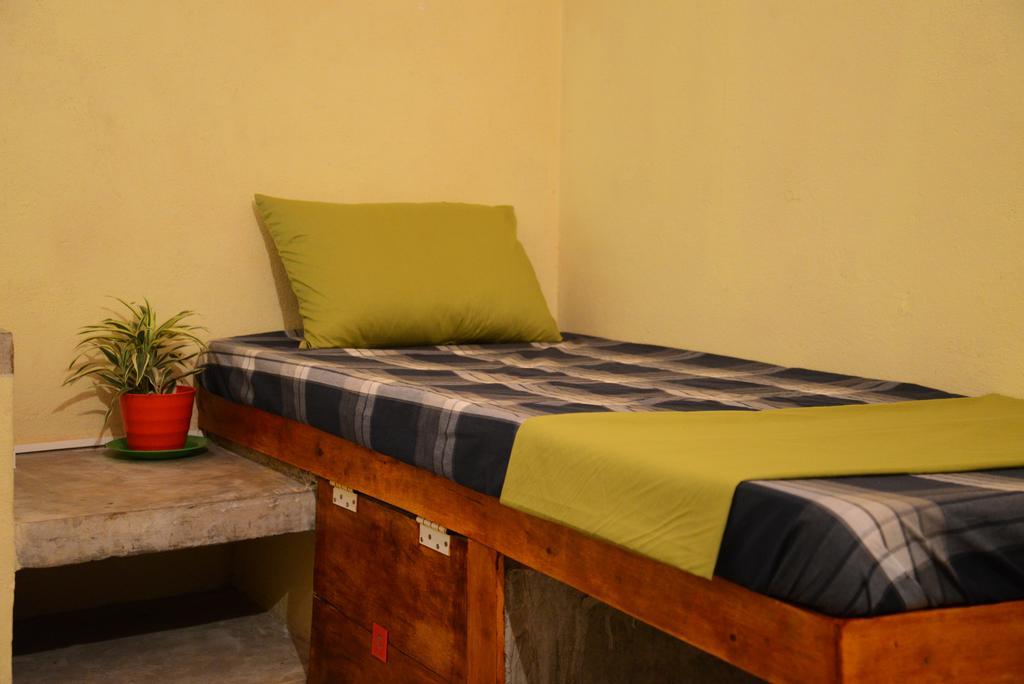 Jungle Beach Hostel Unawatuna Rum bild
