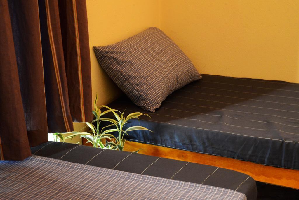 Jungle Beach Hostel Unawatuna Rum bild