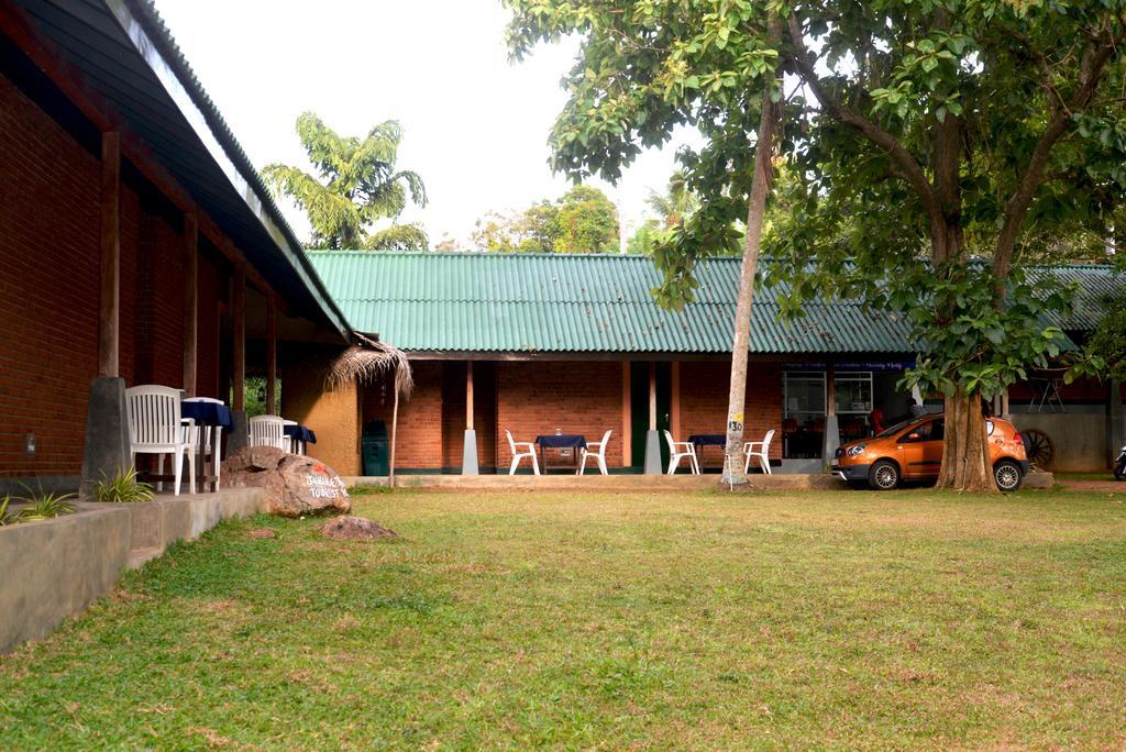 Jungle Beach Hostel Unawatuna Exteriör bild