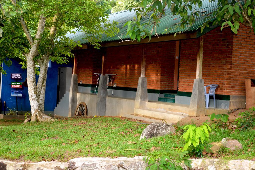Jungle Beach Hostel Unawatuna Exteriör bild