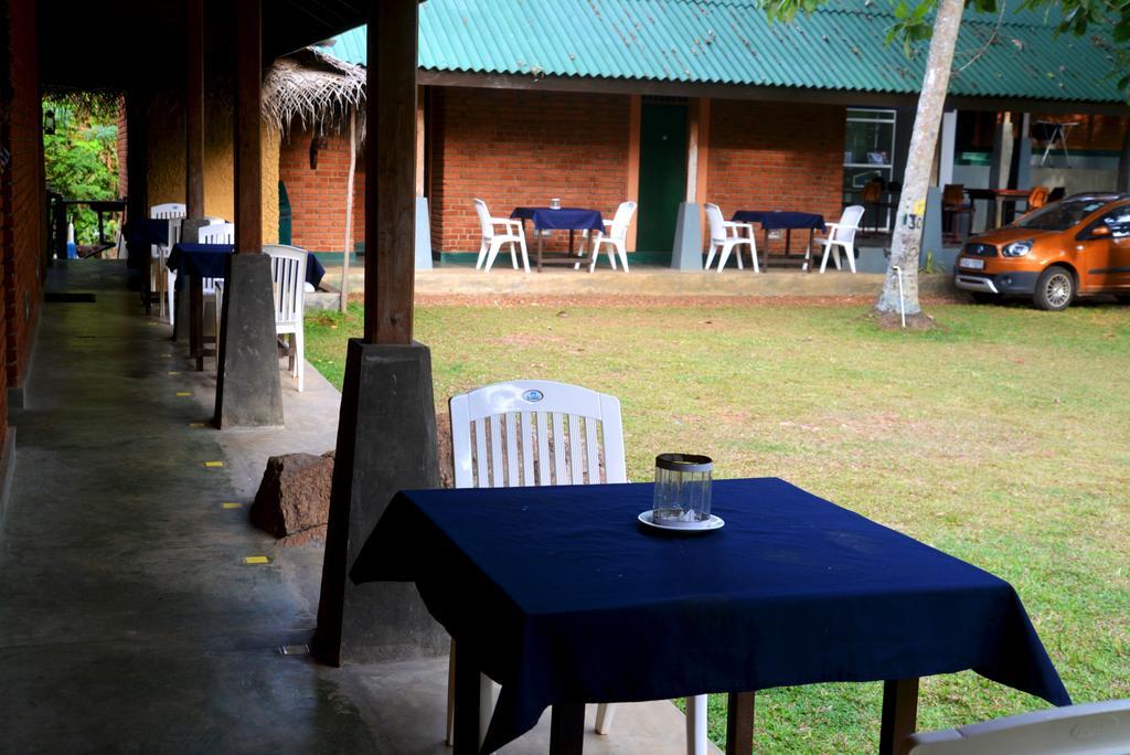Jungle Beach Hostel Unawatuna Exteriör bild