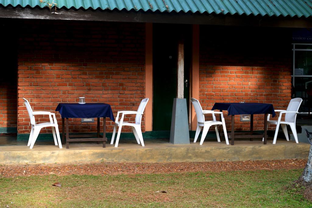 Jungle Beach Hostel Unawatuna Exteriör bild